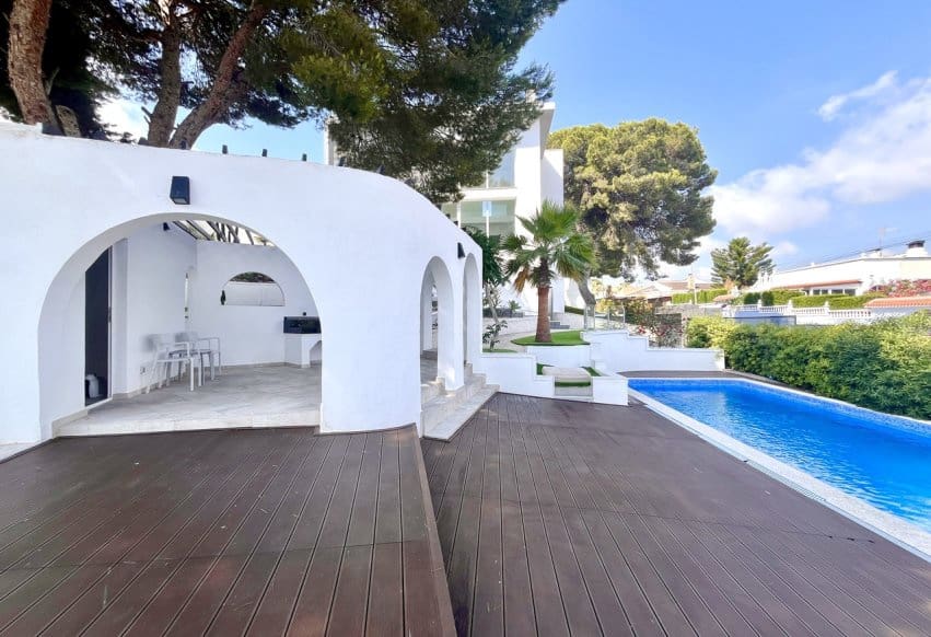 6 quarto Moradia para venda em Torrevieja com piscina - 1 050 000 € (Ref: 9293677)