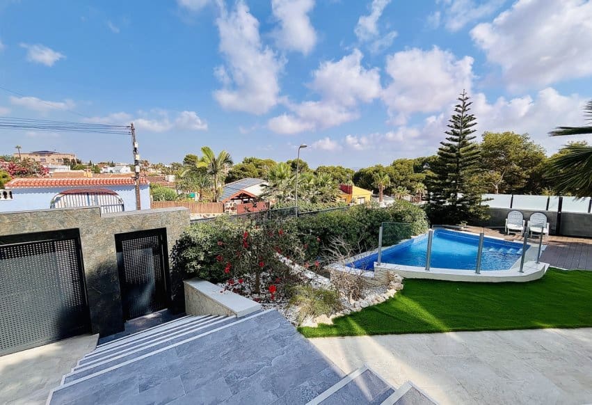 6 quarto Moradia para venda em Torrevieja com piscina - 1 050 000 € (Ref: 9293677)