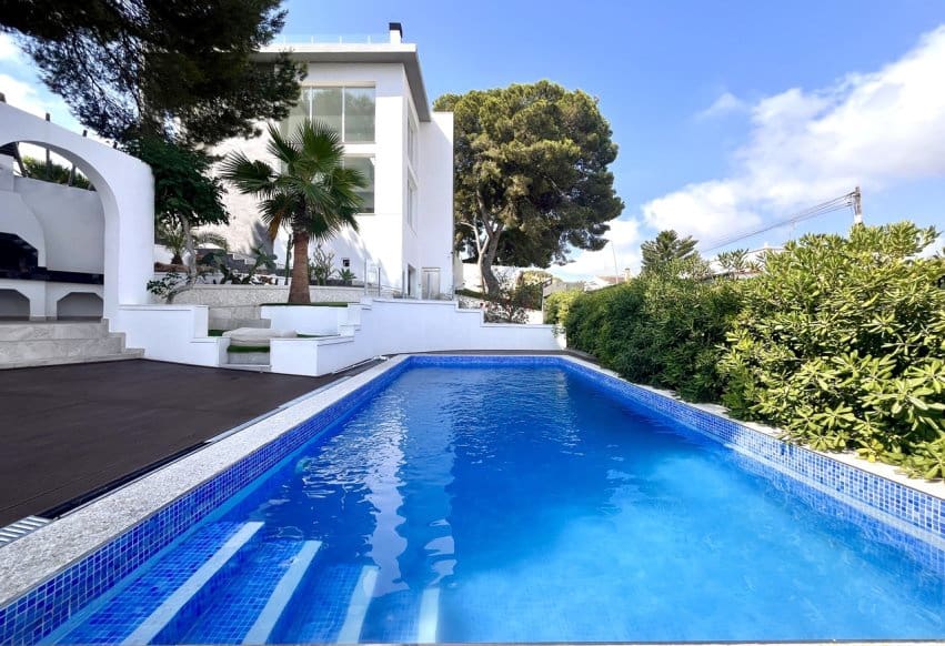 6 quarto Moradia para venda em Torrevieja com piscina - 1 050 000 € (Ref: 9293677)