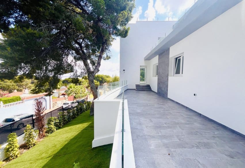 6 quarto Moradia para venda em Torrevieja com piscina - 1 050 000 € (Ref: 9293677)