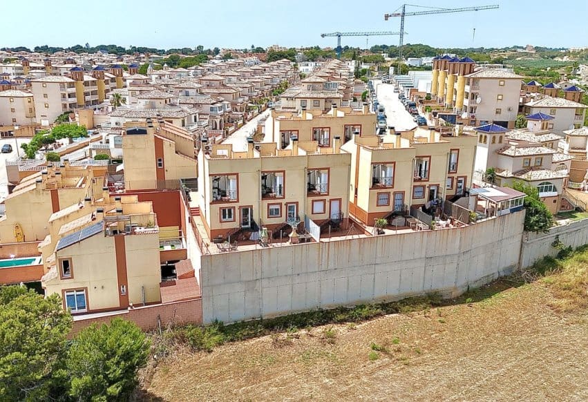 3 bedroom Apartment for sale in Cabo Roig with pool - € 234,000 (Ref: 9293680)