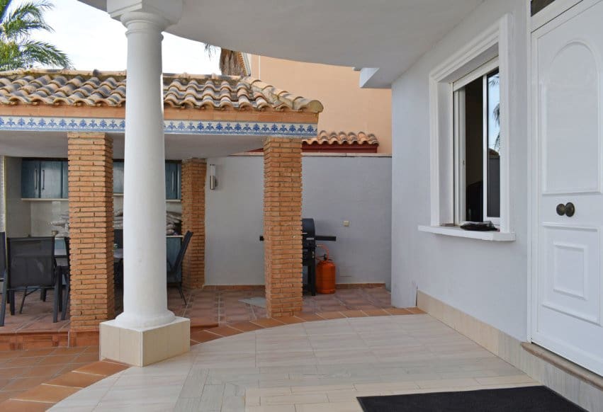 5 bedroom Villa for sale in Torremendo with pool - € 495,000 (Ref: 9293681)