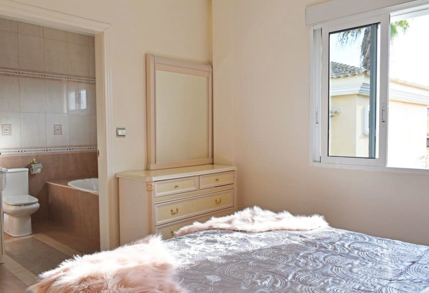 5 bedroom Villa for sale in Torremendo with pool - € 495,000 (Ref: 9293681)