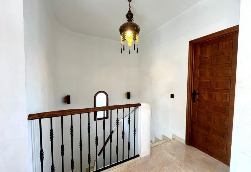 Chalet de 4 habitaciones en Villamartin en venta con piscina - 810.000 € (Ref: 9293683)