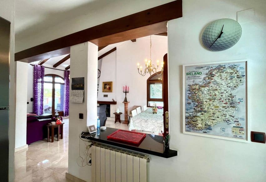 Chalet de 4 habitaciones en Villamartin en venta con piscina - 810.000 € (Ref: 9293683)