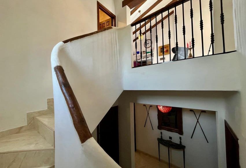 Chalet de 4 habitaciones en Villamartin en venta con piscina - 810.000 € (Ref: 9293683)