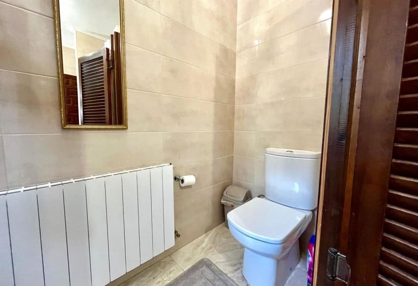 Chalet de 4 habitaciones en Villamartin en venta con piscina - 810.000 € (Ref: 9293683)