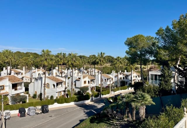 Chalet de 4 habitaciones en Villamartin, Orihuela en venta con piscina - 810.000 € (Ref: 9293683)