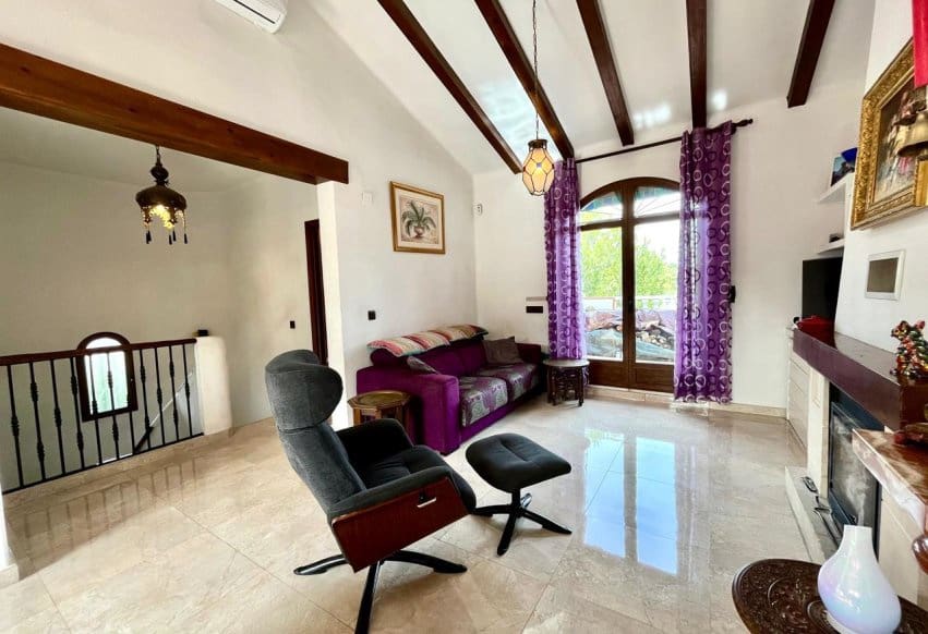 Chalet de 4 habitaciones en Villamartin en venta con piscina - 810.000 € (Ref: 9293683)