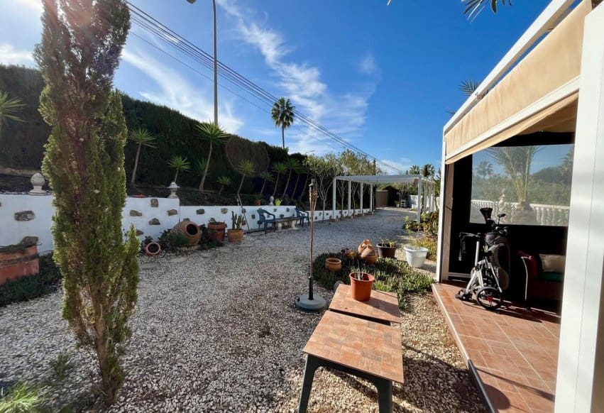 Chalet de 4 habitaciones en Villamartin en venta con piscina - 810.000 € (Ref: 9293683)