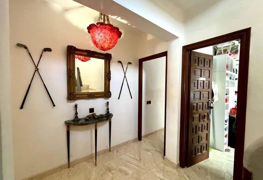 Chalet de 4 habitaciones en Villamartin en venta con piscina - 810.000 € (Ref: 9293683)