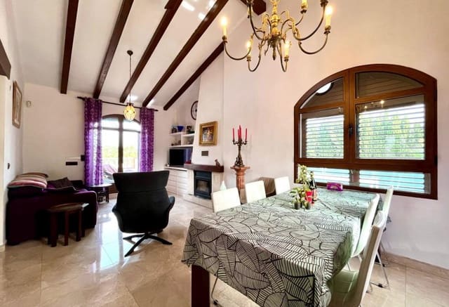 Chalet de 4 habitaciones en Villamartin, Orihuela en venta con piscina - 810.000 € (Ref: 9293683)