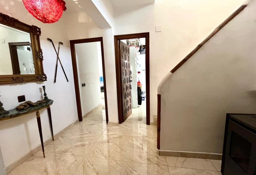 Chalet de 4 habitaciones en Villamartin en venta con piscina - 810.000 € (Ref: 9293683)