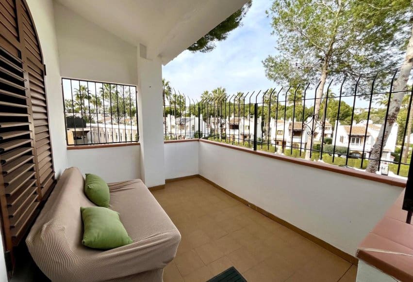 Chalet de 4 habitaciones en Villamartin en venta con piscina - 810.000 € (Ref: 9293683)