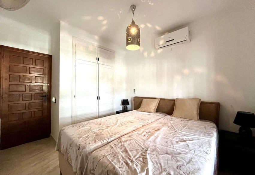 Chalet de 4 habitaciones en Villamartin en venta con piscina - 810.000 € (Ref: 9293683)