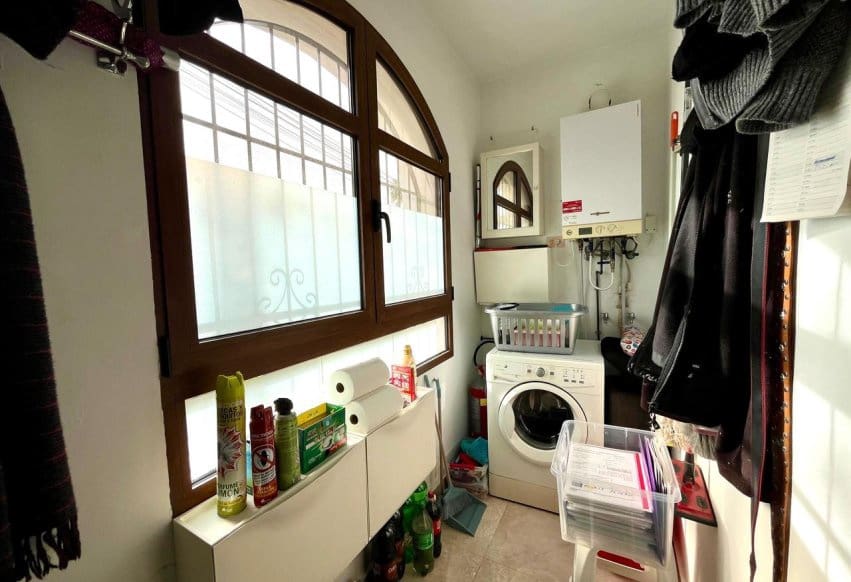 Chalet de 4 habitaciones en Villamartin en venta con piscina - 810.000 € (Ref: 9293683)