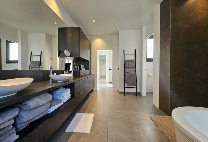 4 bedroom Villa for sale in Cabo Roig with pool - € 4,750,000 (Ref: 9293684)