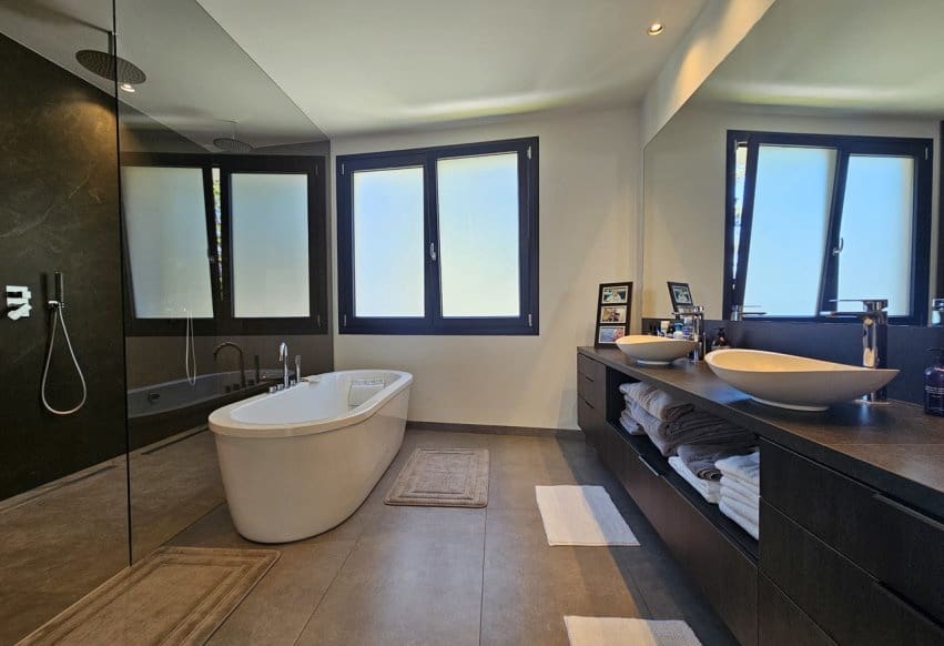 4 bedroom Villa for sale in Cabo Roig with pool - € 4,750,000 (Ref: 9293684)