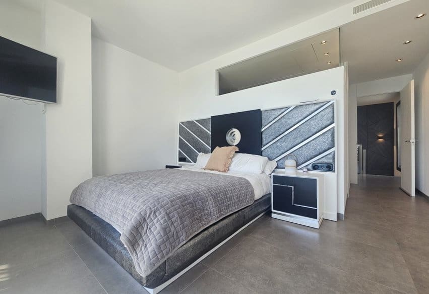 4 bedroom Villa for sale in Cabo Roig with pool - € 4,750,000 (Ref: 9293684)