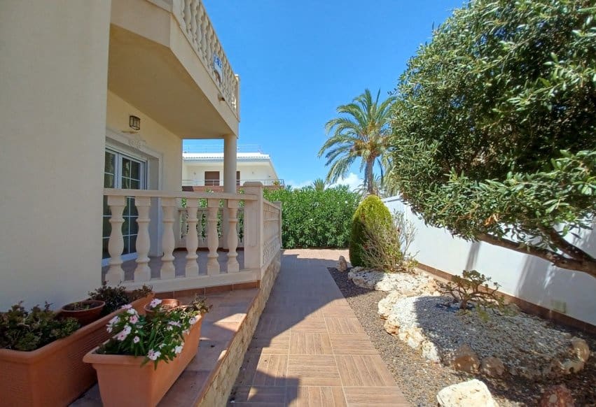 5 bedroom Villa for sale in Cabo Roig with pool - € 910,000 (Ref: 9293689)