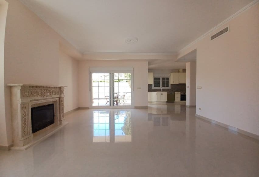 5 bedroom Villa for sale in Cabo Roig with pool - € 910,000 (Ref: 9293689)