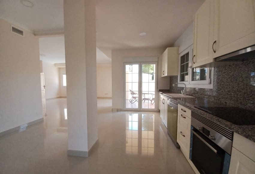 5 bedroom Villa for sale in Cabo Roig with pool - € 910,000 (Ref: 9293689)