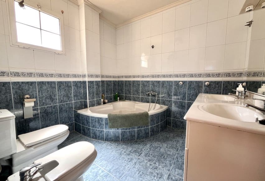 5 soveværelse Villa til salg i La Zenia med swimmingpool - € 600.000 (Ref: 9293690)