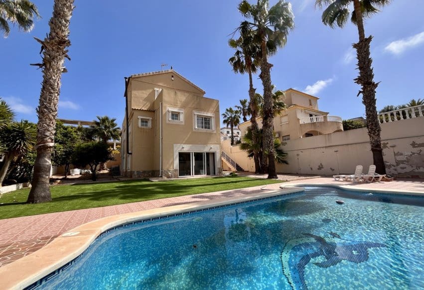 5 soveværelse Villa til salg i La Zenia med swimmingpool - € 600.000 (Ref: 9293690)