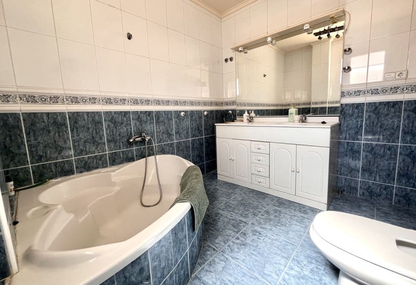 5 soveværelse Villa til salg i La Zenia med swimmingpool - € 600.000 (Ref: 9293690)