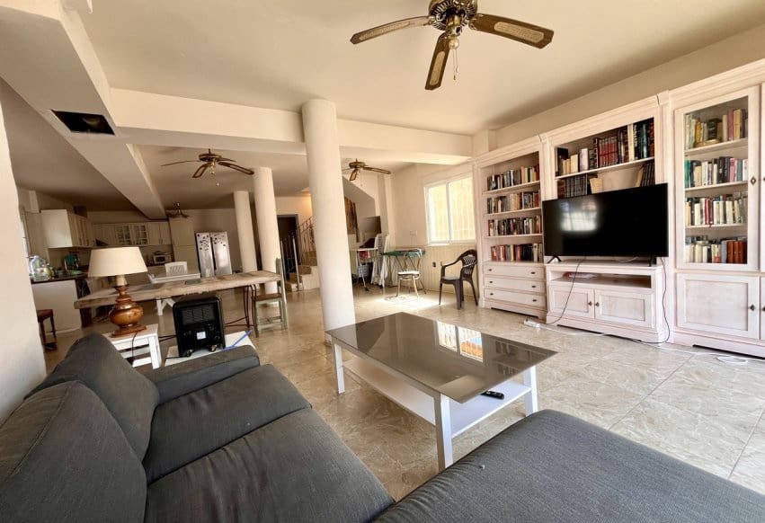 5 soveværelse Villa til salg i La Zenia med swimmingpool - € 600.000 (Ref: 9293690)