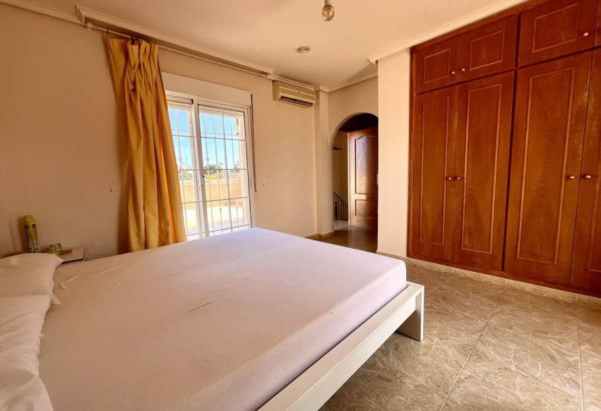 5 soveværelse Villa til salg i La Zenia med swimmingpool - € 600.000 (Ref: 9293690)