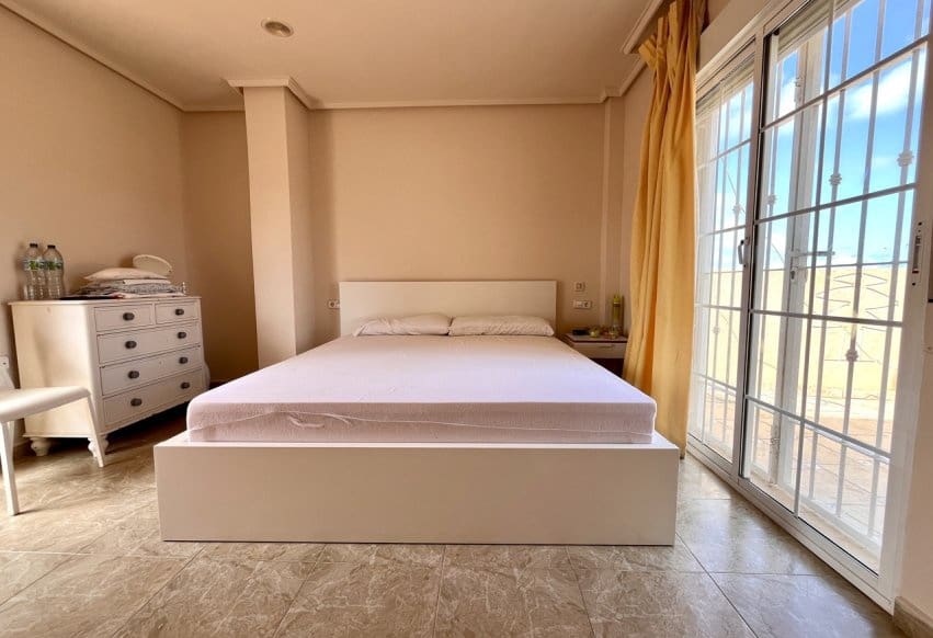 5 soveværelse Villa til salg i La Zenia med swimmingpool - € 600.000 (Ref: 9293690)