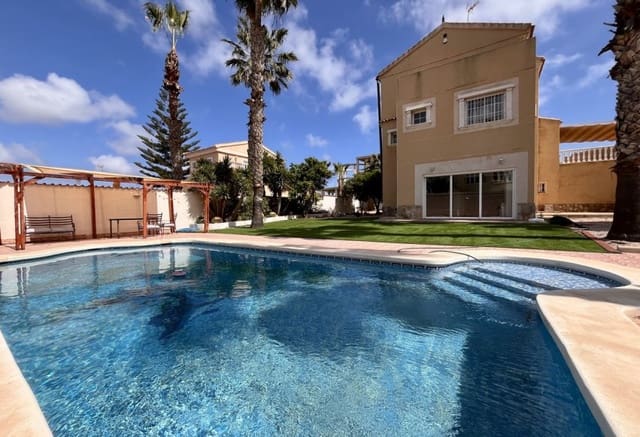 5 soveværelse Villa til salg i La Zenia, Orihuela med swimmingpool - € 600.000 (Ref: 9293690)