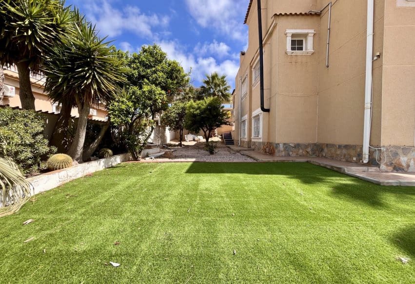 5 soveværelse Villa til salg i La Zenia med swimmingpool - € 600.000 (Ref: 9293690)