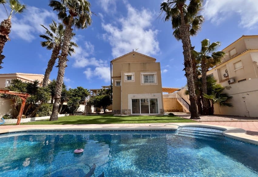 5 soveværelse Villa til salg i La Zenia med swimmingpool - € 600.000 (Ref: 9293690)
