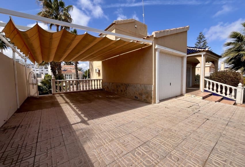 5 soveværelse Villa til salg i La Zenia med swimmingpool - € 600.000 (Ref: 9293690)