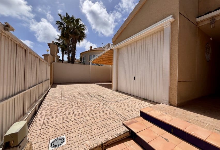 5 soveværelse Villa til salg i La Zenia med swimmingpool - € 600.000 (Ref: 9293690)