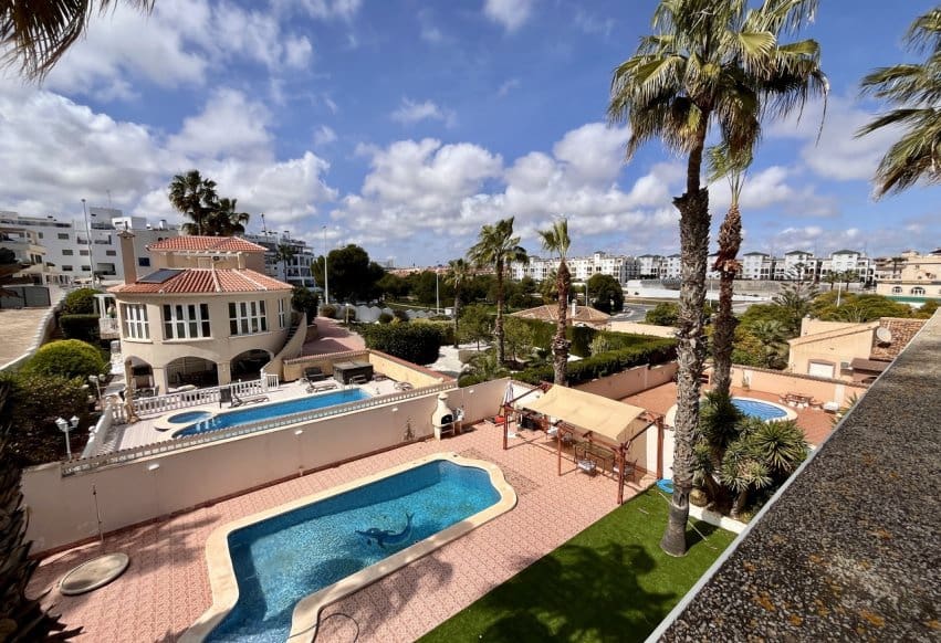 5 soveværelse Villa til salg i La Zenia med swimmingpool - € 600.000 (Ref: 9293690)