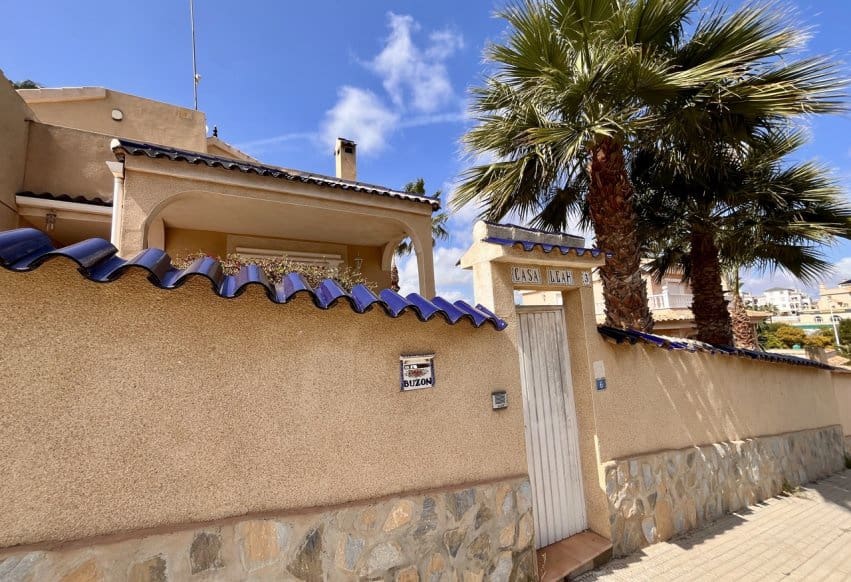 5 soveværelse Villa til salg i La Zenia med swimmingpool - € 600.000 (Ref: 9293690)