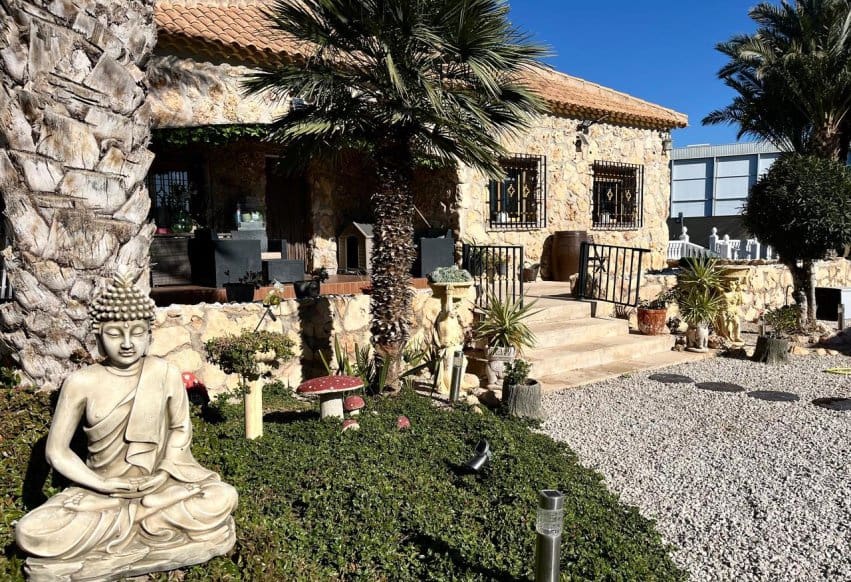 3 bedroom Villa for sale in Fortuna with pool - € 399,000 (Ref: 9293701)