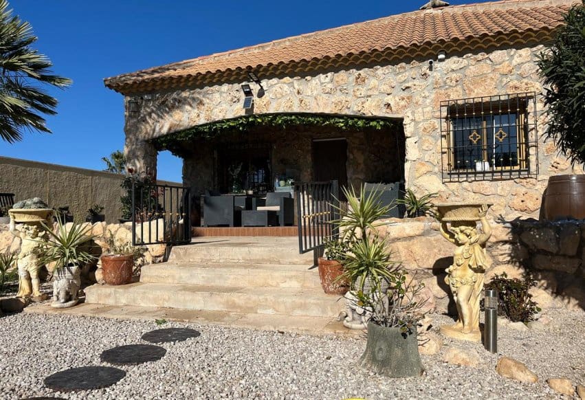 3 bedroom Villa for sale in Fortuna with pool - € 399,000 (Ref: 9293701)