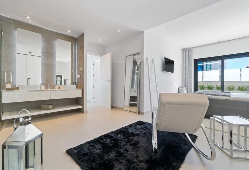 3 bedroom Villa for sale in Campoamor with pool - € 1,250,000 (Ref: 9293708)