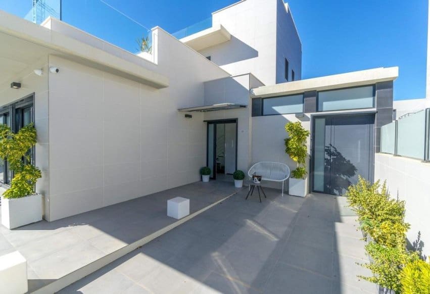 3 bedroom Villa for sale in Campoamor with pool - € 1,250,000 (Ref: 9293708)