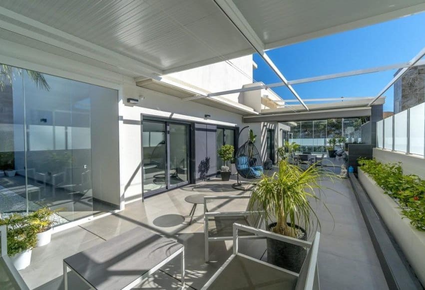 3 bedroom Villa for sale in Campoamor with pool - € 1,250,000 (Ref: 9293708)