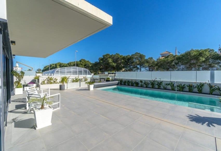 3 bedroom Villa for sale in Campoamor with pool - € 1,250,000 (Ref: 9293708)