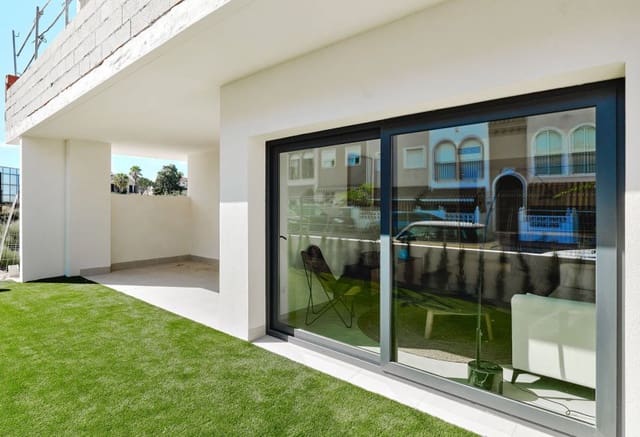 2 soveværelse Bungalow til salg i Playa de los Náufragos, Torrevieja med swimmingpool - € 380.000 (Ref: 9293720)