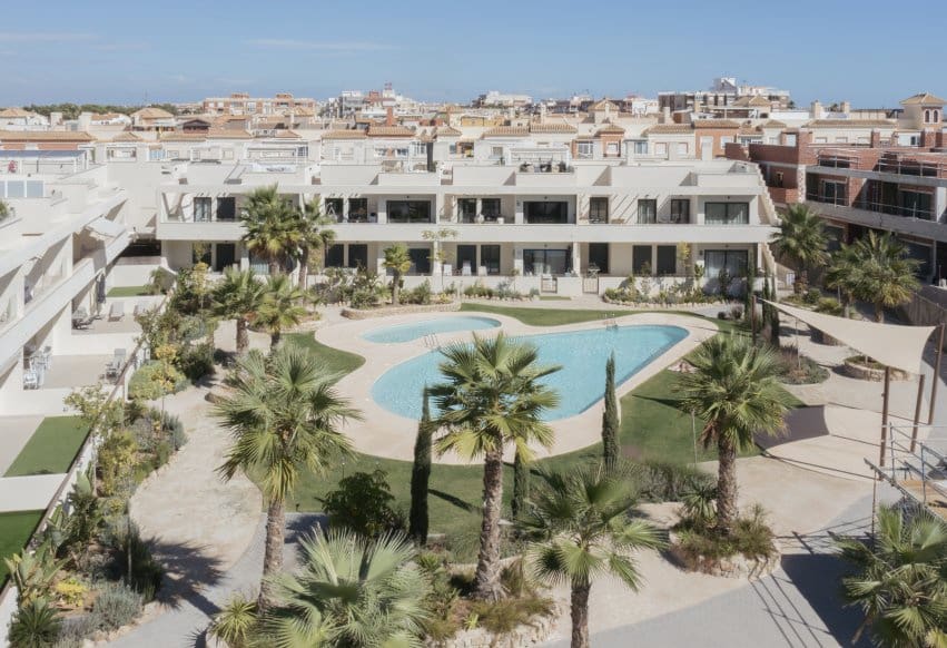 2 Zimmer Bungalow zu verkaufen in Torrevieja mit Pool - 380.000 € (Ref: 9293720)