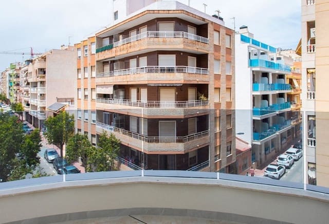 Ático de 2 habitaciones en Las Piscinas Naturales, Torrevieja en venta con piscina - 300.000 € (Ref: 9293735)