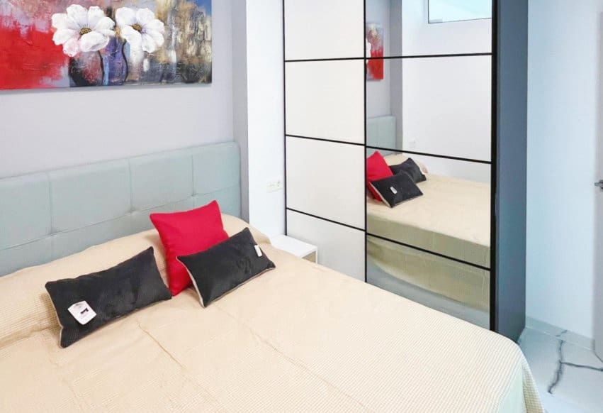 2 makuuhuone Ranta-asunto myytävänä paikassa Torrevieja - 260 000 € (Ref: 9293736)