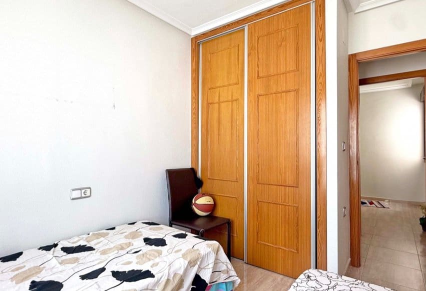 3 sypialnia Apartament na sprzedaż w Torrevieja z basenem - 185 000 € (Ref: 9293740)